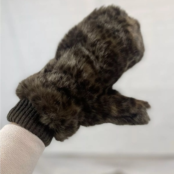 New NWOT Abercrombie & Fitch Women's Brown Faux Fur Mittens Gloves Cheetah - Picture 3 of 6